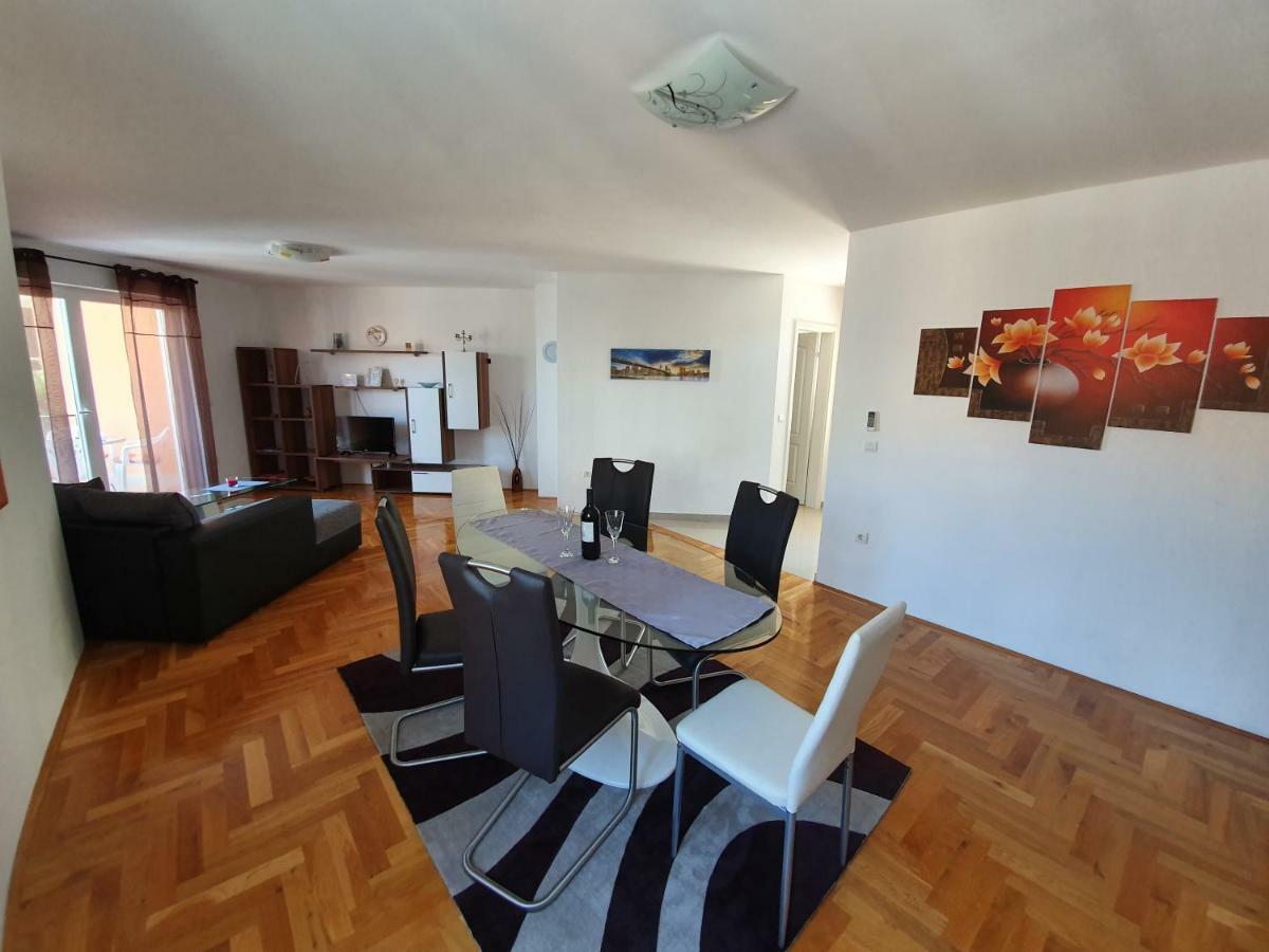 Apartman Dubravka 1 ลอฟราน ภายนอก รูปภาพ